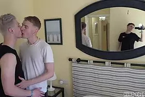 ये हॉट यंग 18+ ट्विंक्स रफ बांगिंग कर रहे हैं, मुझे पसंद आ रहा है