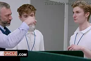 क्यूट ट्विंक्स का पहला डिक वाइल्ड पैरोडी सेक्सरेंस पार्ट 2