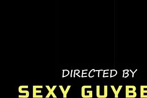 सेक्सी लैटिनो एमेच्योर अपने ज्यूसी मॉन्स्टर लंड पर वेट मसाज के दौरान मोन्स करता है, फिर रात में लेटेक्स में ट्रेन करता है