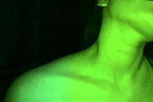 अरे, मुझे बाई बना दो, मीना वुल्फ के साथ ज्यूसी बनाओ!