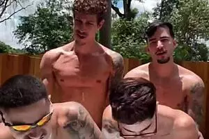 यंग 18+ ट्विंक होममेड ब्राजीलियन फर्स्ट टाइम में एबोनी डोमिनेशन एक्सप्लोर करता है