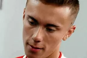 गे लड़का ब्लैक कोच की बिग ब्लैक कॉक चूसता टीम में एंट्री के लिए